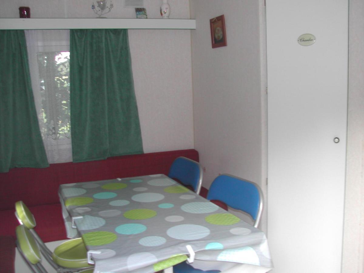 Mobil Home Dordogne Mouzens  エクステリア 写真