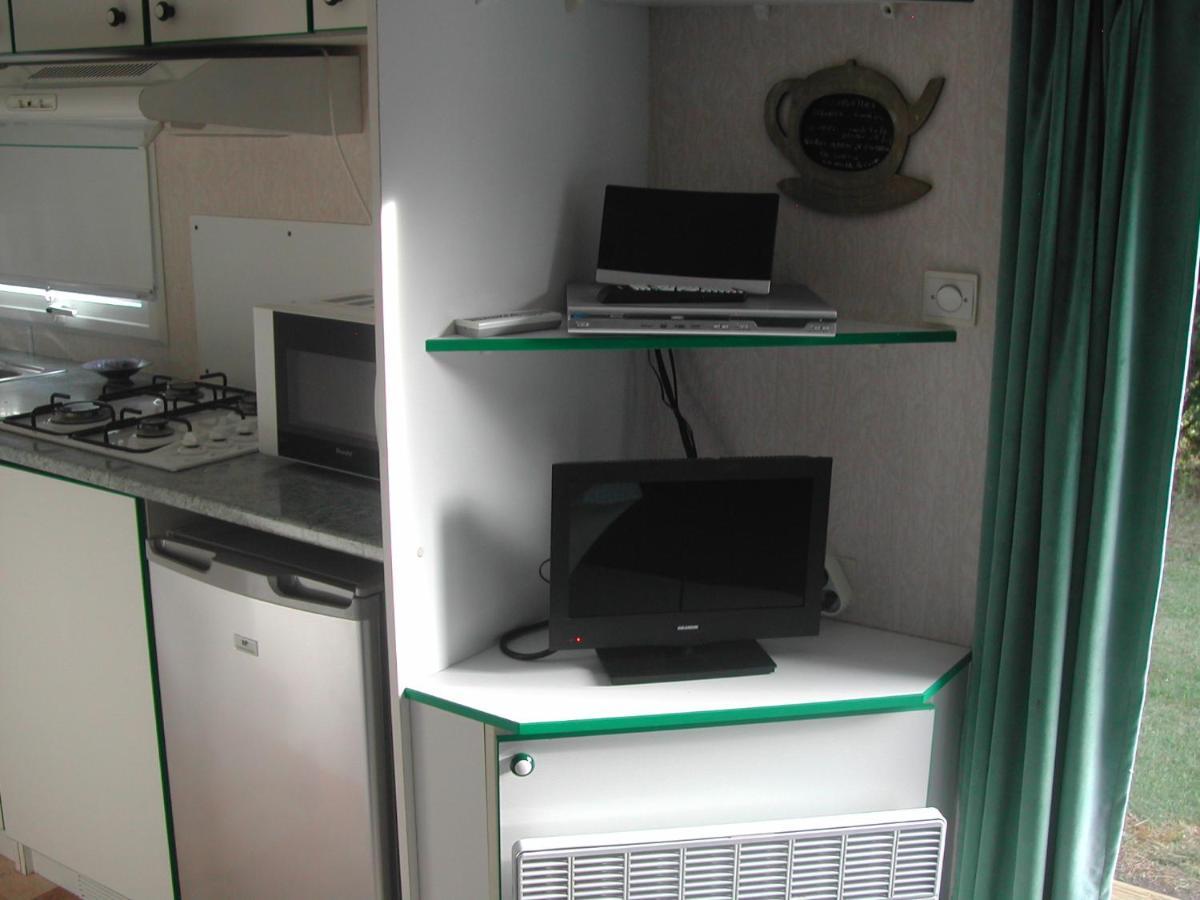 Mobil Home Dordogne Mouzens  エクステリア 写真